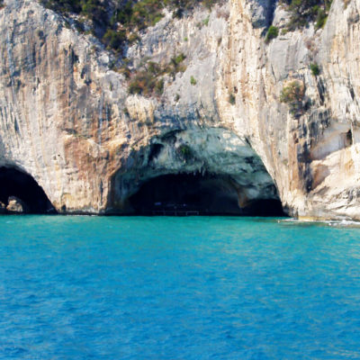 Grotte del Bue Marino - Veduta dall'esterno - Escursioni Cala Gonone - Daymar