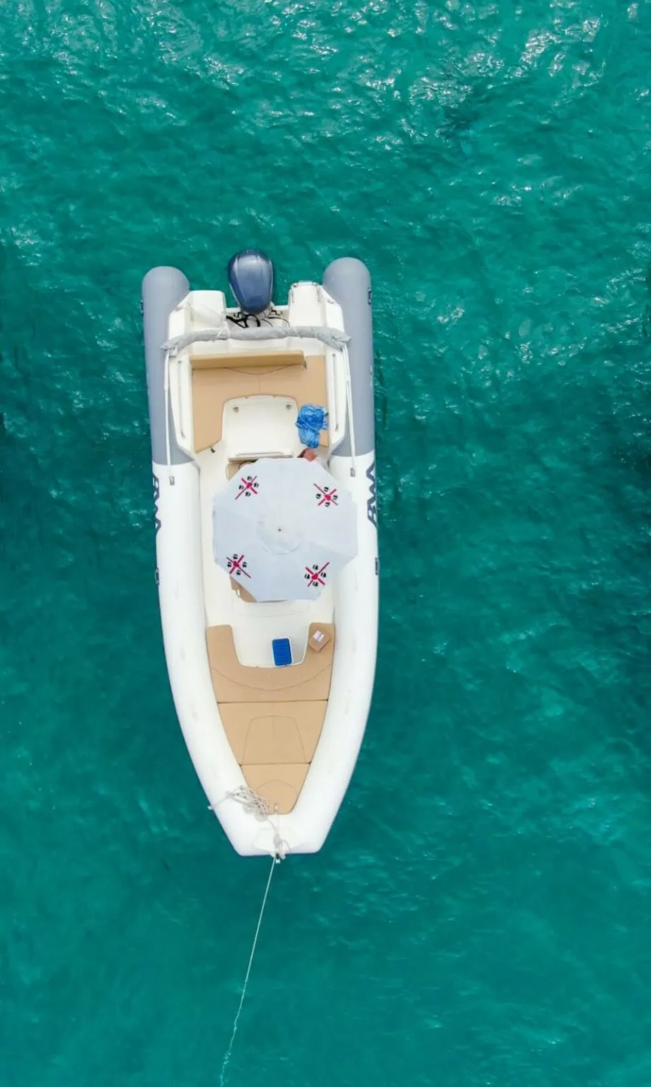 Noleggio gommone con Skipper a Cala Gonone